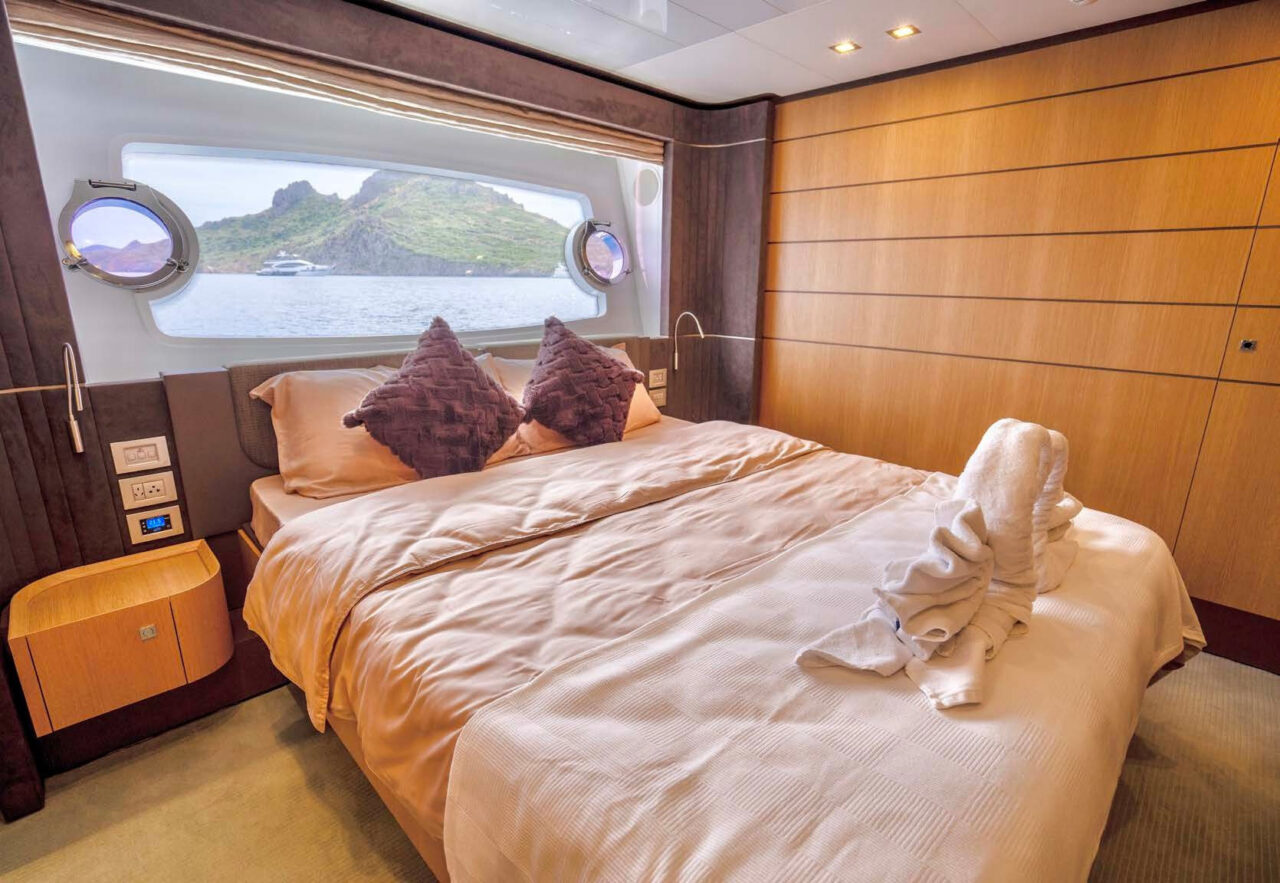 ferretti-960-satilik-08